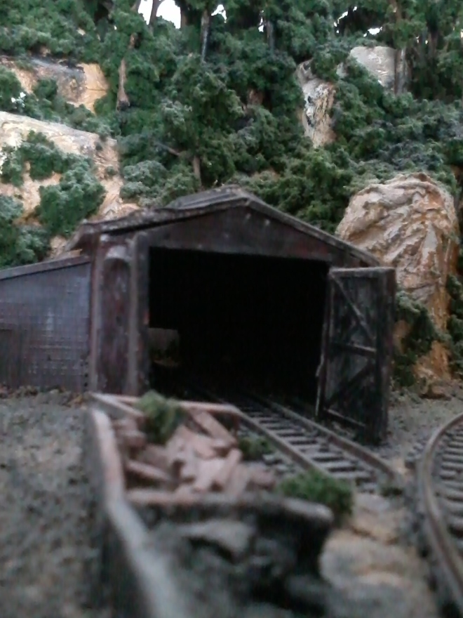 trmway-locomotive-shed2014-11-26-11-33-22